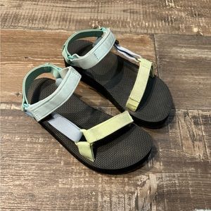 Kids Sz 4 Teva Sandals, multi color straps
